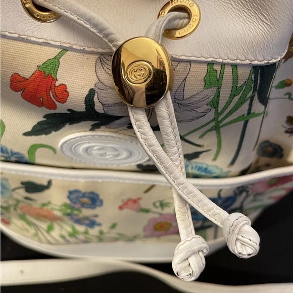 Gucci Vintage Flora White Leather Drawstring Bag-Authenticated - Picture 12 of 15